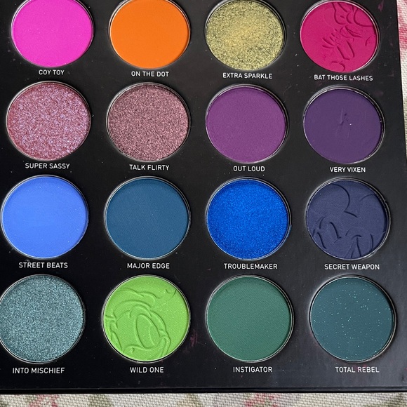 Disney Eyeshadow Palette matte and shimmer Truth Be Bold - Picture 5 of 16